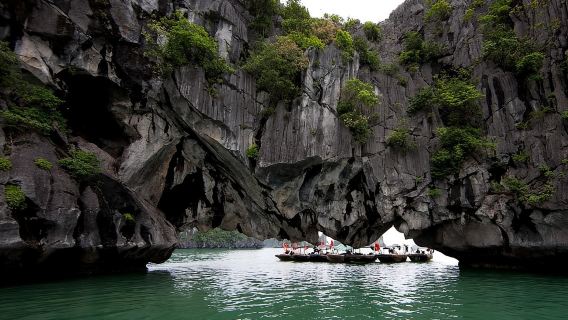 Ha Long Bay Small Deluxe Cruise Day Trip With Kayak & Lunch