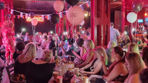 Minum Petang di Blundells Supper Club (Liverpool)