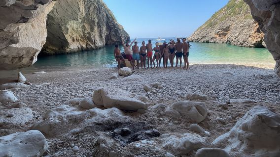 Tour in motoscafo della Grotta delle Gemme Blu, Valona