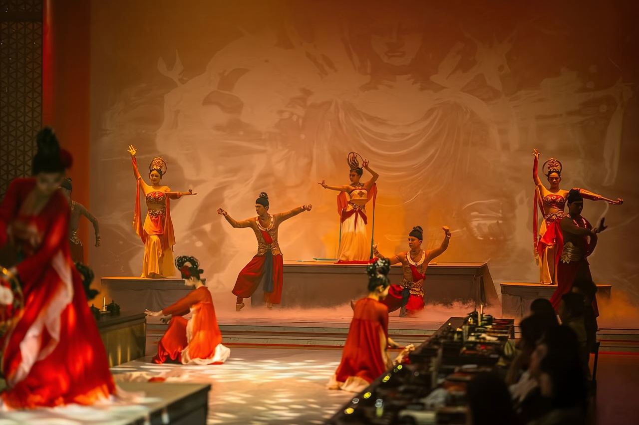 Expérience du festin impérial de Luoyang (Boutique de Dingdingmen) (Délices impériaux + Danse et musique en costumes somptueux + Mets raffinés de la cour + Élégance des costumes Tang + Splendeur de l'ère Wu Zhou)