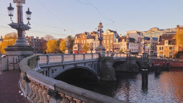 Tagesausflug zum Van-Gogh-Museum, Blaue Brücke, Ripley's Believe It or Not! Museum und Upside Down Museum