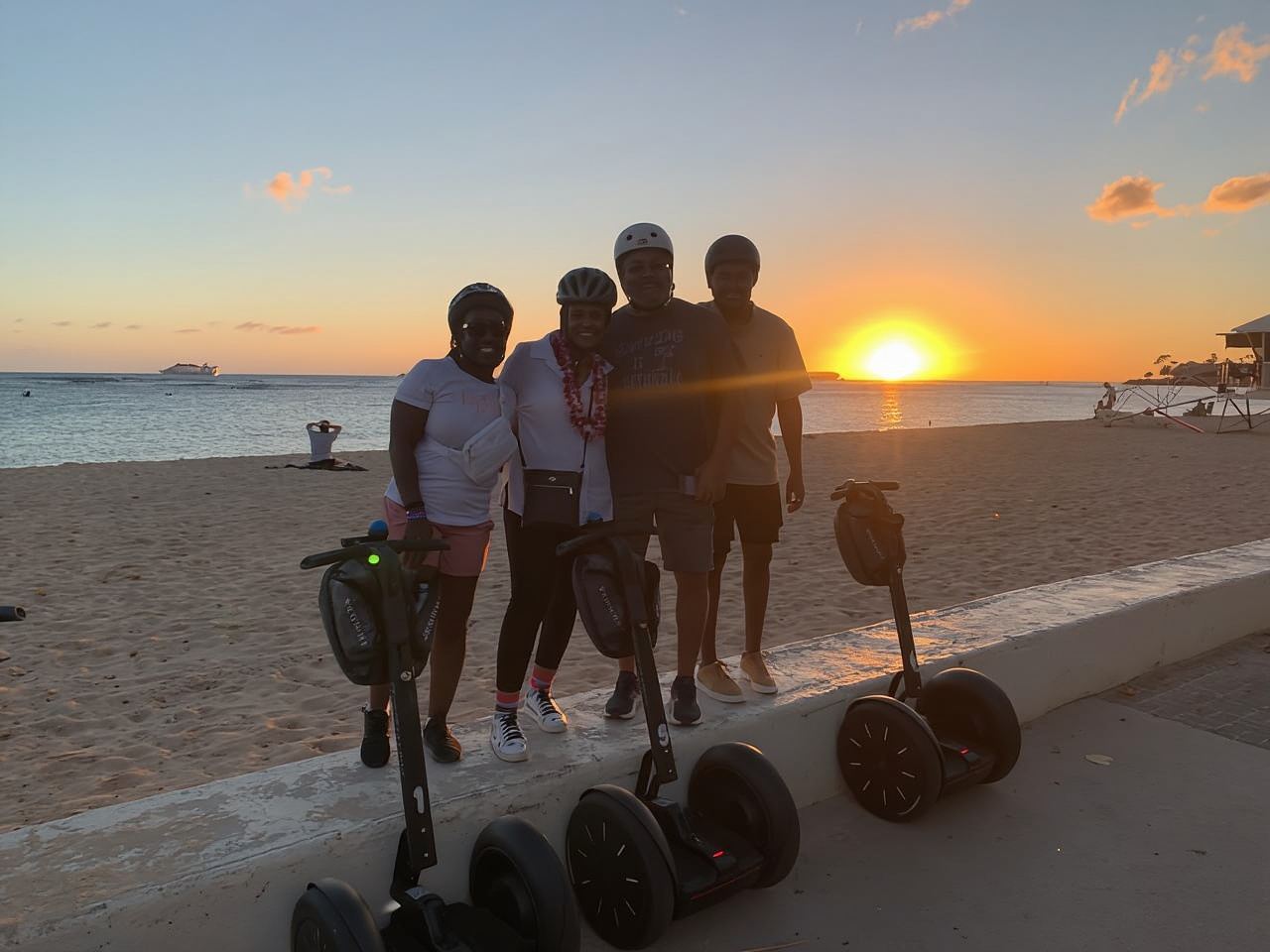 Honolulu: Magic Island & Beach Segway Tour