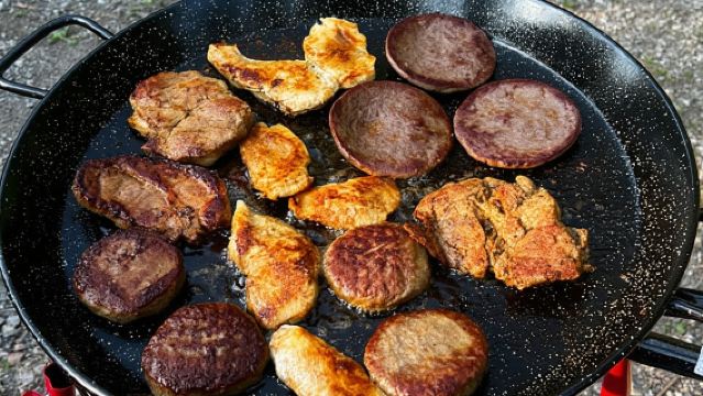 Triesenberg: Senderismo con llamas y un delicioso BBQ en medio del bosque