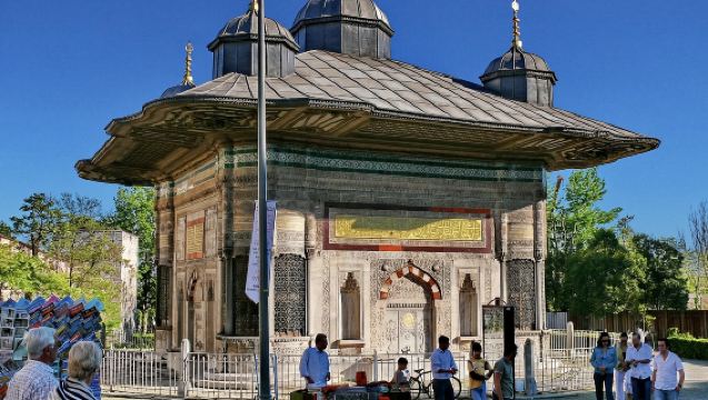 Ottoman Relics: Topkapı Palace, The Hagia Irene and Hagia Sophia - Private Tour