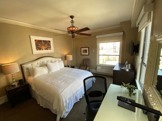 Kensington Park Hotel Room Type - Royal View King