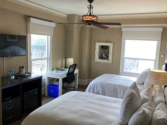 Kensington Park Hotel Room Type - Royal View 2 Double Beds