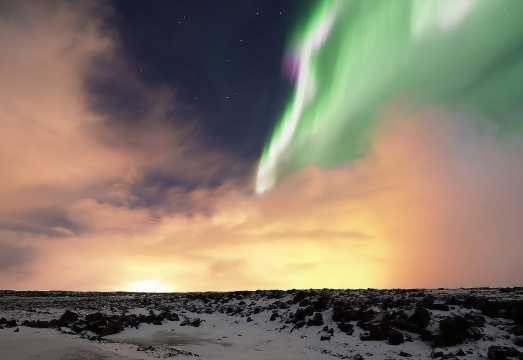 Reykjavik, Iceland Northern Lights Hunting Nightlife [Professional Aurora Guide/Free Rehunt if No Aurora Sightings/Optional Comfortable Minibus]