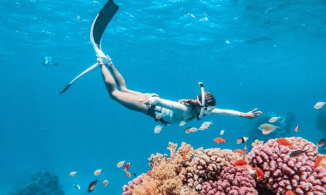 Perjalanan satu hari ke 4/5 pulau di Koh Samet Pattaya dengan snorkeling, memancing di laut, parasailing, dan jet ski