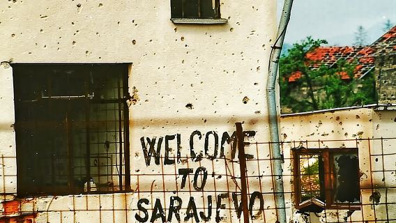 Zerfall Jugoslawiens, Sarajevo-Kriegstour mit Museum „Tunnel der Hoffnung“ und Frontlinien