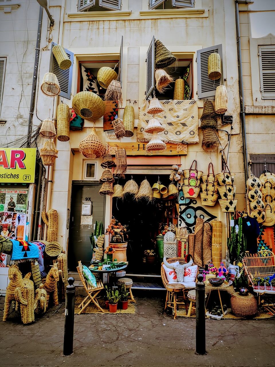 Tour of the Noailles district and its exotic market