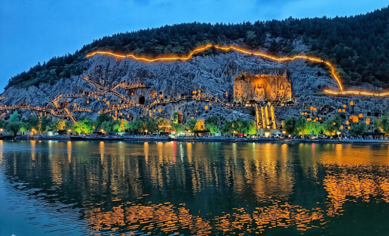Zhengzhou Longmen Grottoes + White Horse Temple + Jiuzhou Fairyland Pond Park (Guides Available in Chinese, English, Russian, Japanese, Korean, and German)