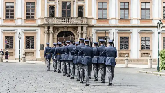 捷克全境各類翻譯地陪導遊包車接送/攝影師跟拍/商務陪同/陪診/旅遊攻略/定制