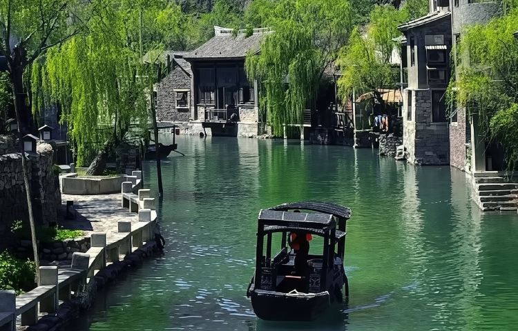 Beijing W Town 1-day tour [Includes special lunch ◉ Optional hot spring ◉ Night tour of Simatai]