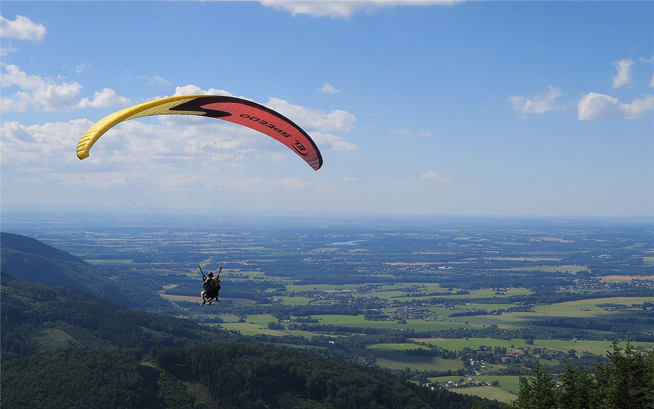 濟南FLY滑翔傘基地滑翔傘飛行體驗【專業教練帶飛+贈送360全景影片拍攝】