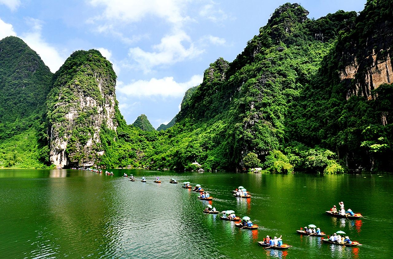 Ninh Binh Full Day Tour from Hanoi with Boat and Bike