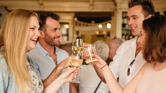 ทัวร์กลุ่มเล็กสุดพิเศษพร้อมทาปาส ไวน์ และประวัติศาสตร์แห่งเมืองเซบียา