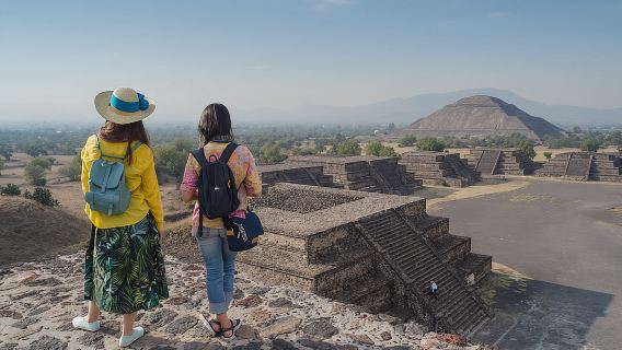 Guided tour in Teotihuacan + breakfast in Cueva + Transportation CDMX