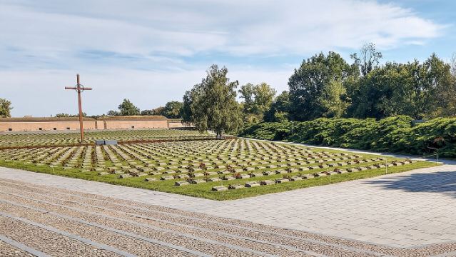 Tour di Terezín con Biglietto d'Ingresso, Trasferimento e Audio Guida