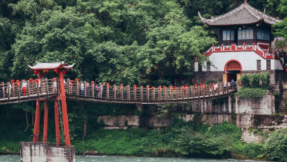 Chengdu Private Tour: Dujiangyan + Ancient Town of Guan County + Yangtianwo (1-Day Tour with Admission Ticket and Guide)