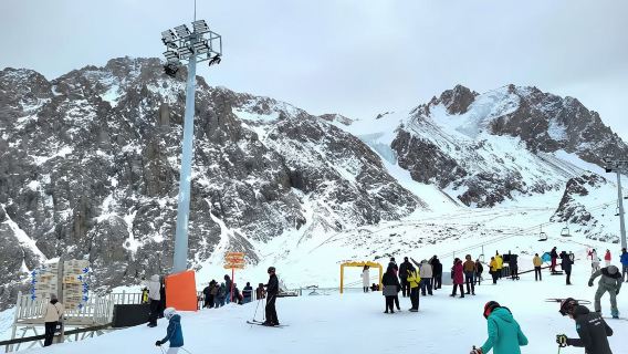 Wintermärchen-Reise in Almaty, Kasachstan (Skigebiet/Kök-Töbe Berg/Kathedrale)