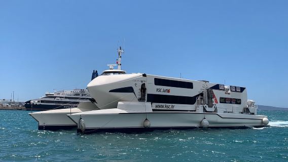 De Split: Transfer de balsa ida e volta para Bol na ilha de Brac