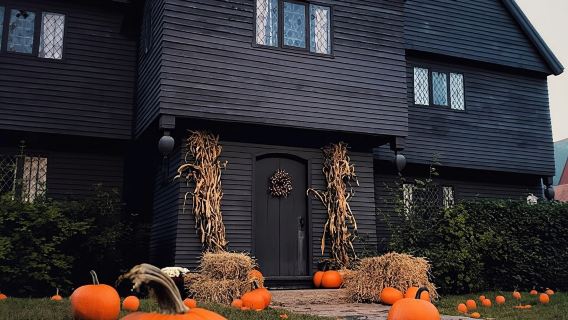 Salem, MA: Mysteries & Murder Guided Walking Tour