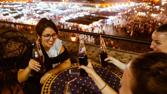 Tour privato notturno di 2 ore e mezza alla scoperta della magia di Marrakech