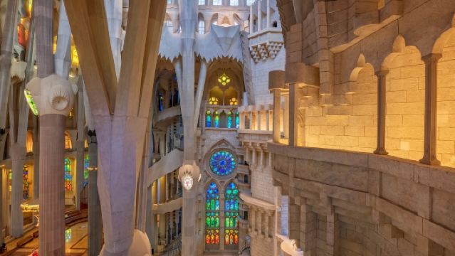 Tagesausflug mit Gruppe in Barcelona: Sagrada Família + Park Güell + Gotisches Viertel