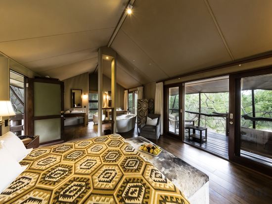 Kapama Buffalo Camp - Tap to explore photos