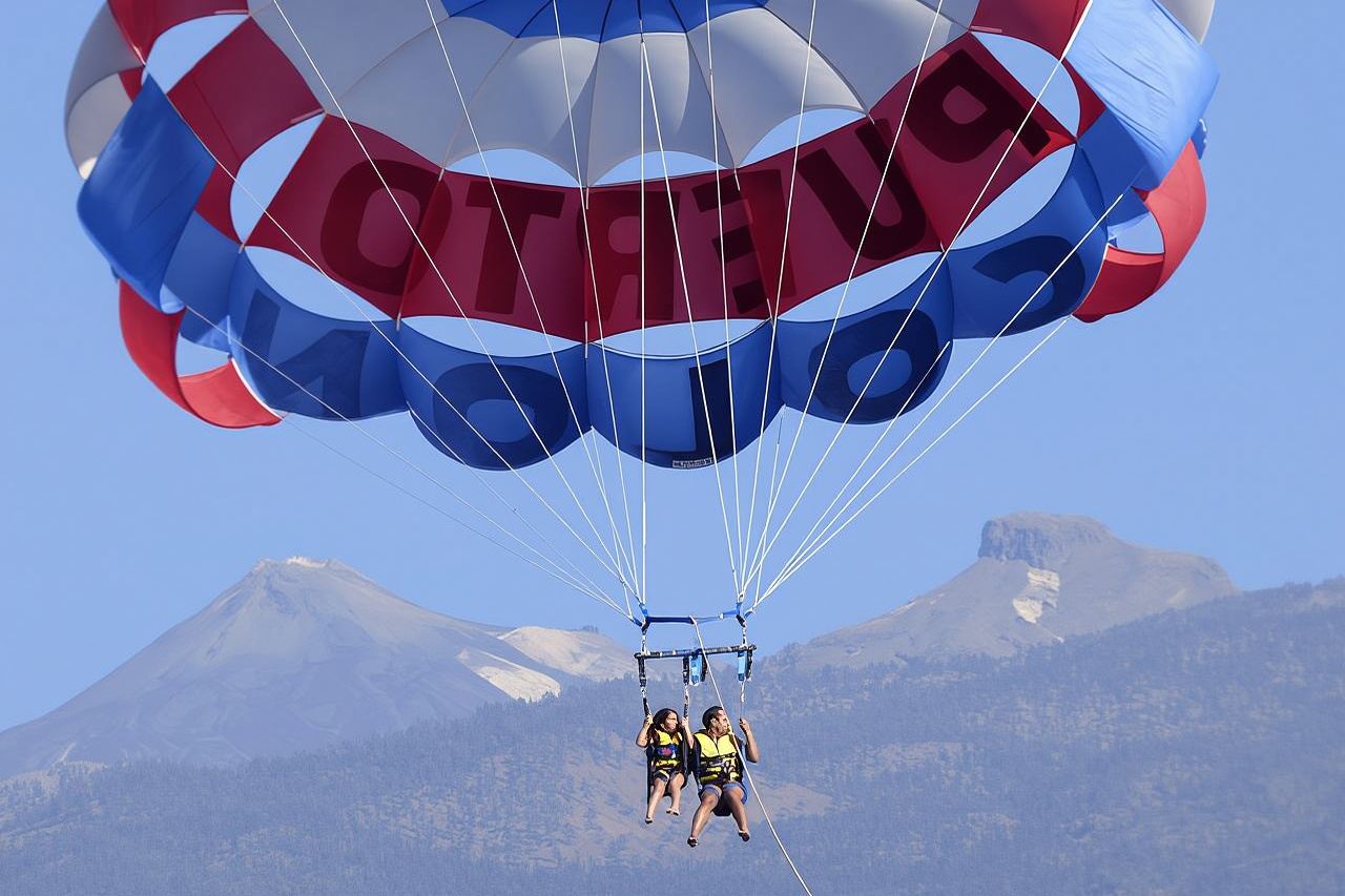 Parascending en Tenerife. Pasea por el mar del sur de Tenerife.