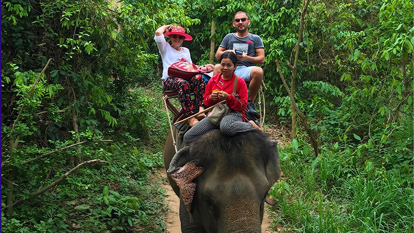 Pattaya Elephant Park Elephant Motorcycle Jungle Off-Road Jungle Jump Shooting Watercraft Horseback Riding Bungee Jumping Hotel Free Pick-up and Drop-off Chinese Service