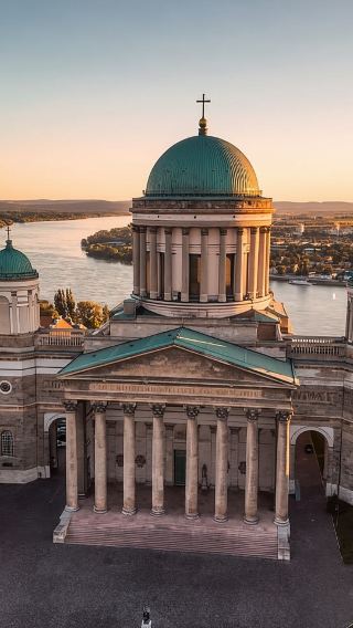 Budapest Day Tour to 3 Danube Riverside Towns with Optional Transfer + Lunch
