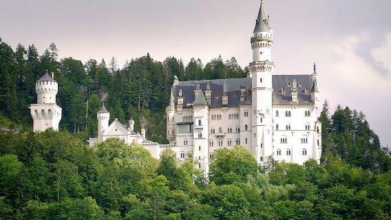 VIP Tour to Linderhof Palace and Neuschwanstein Castle from Munich