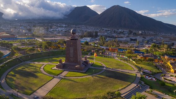 PRIVATE CITY TOUR: Quito Colonial, Half the World and Cable Car