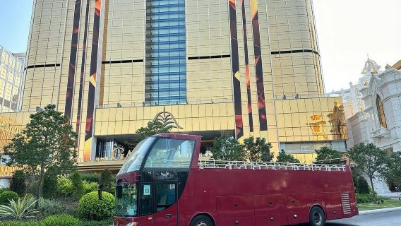 Hop-on-Hop-off-Bus-Tour durch Macau mit unbegrenzten Eintritten