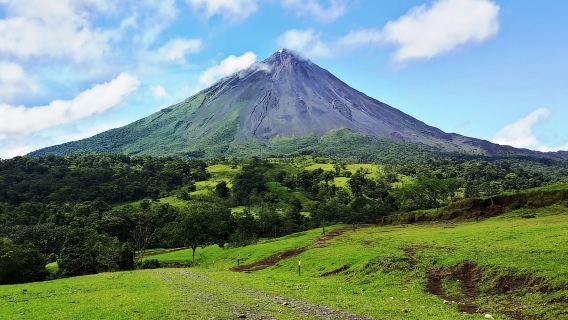 Сан-Хосе: вулкан Ареналь, горячие источники и зиплайн с питанием