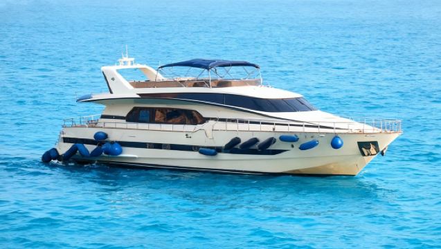 【香港遊艇包船出海】香港 92呎義大利進口豪華遊艇包船出海觀光娛樂或夜遊維港~暢享水上娛樂與海景~