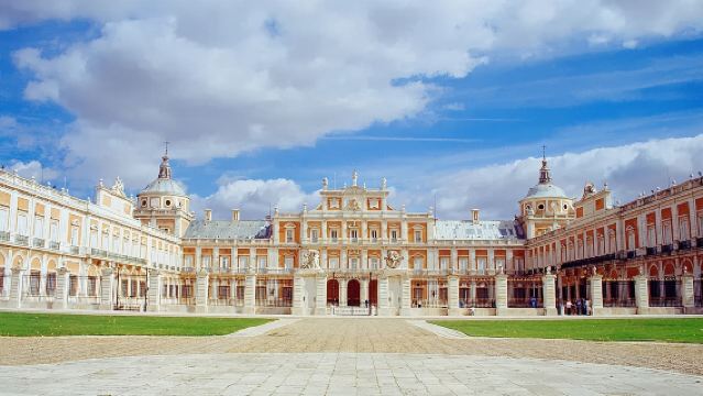 西班牙馬德里經典雙宮藝術巡禮：馬德里王宮+西貝萊斯宮接駁服務