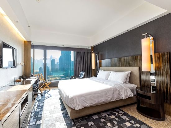 Hotel ICON Room Type - Club 36 King or Twin Room with Harbor View