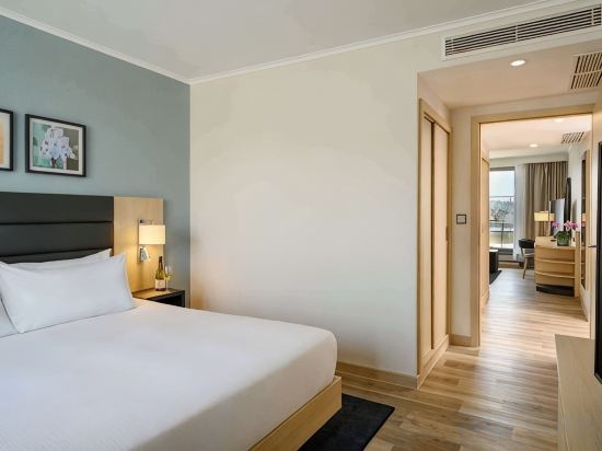 Hilton Garden Inn Budapest City Centre - Tap to explore photos