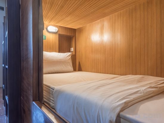 Suneta Hostel Khaosan Room Type - Bed In Bed In 16 Beds Cabin Dormitory (Mixed Gender)