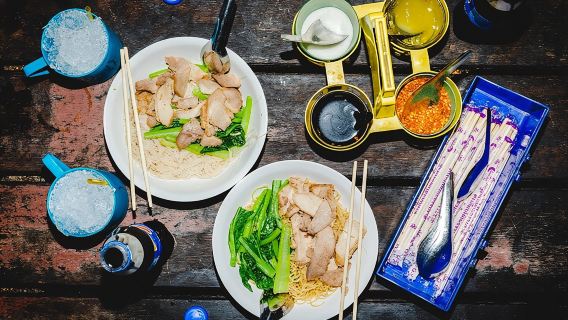 Bangkok Backstreets Food Tour with 15+ Tastings