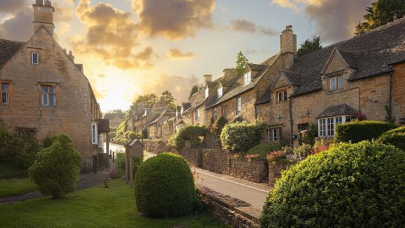 Private Cotswold Villages Day Tour see the beauty of the Villages