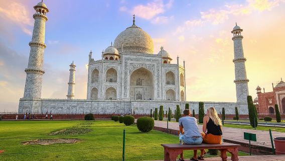 Privater Tagesausflug von Delhi nach Agra und zum Taj Mahal mit dem Expresszug inklusive Mittagessen