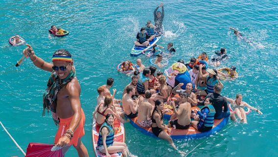 Lặn biển ngắm san hô và tiệc bar nổi từ Nha Trang