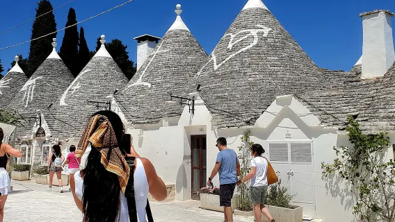 From Lecce: Alberobello, Locorotondo, Ostuni & Apulian brunch