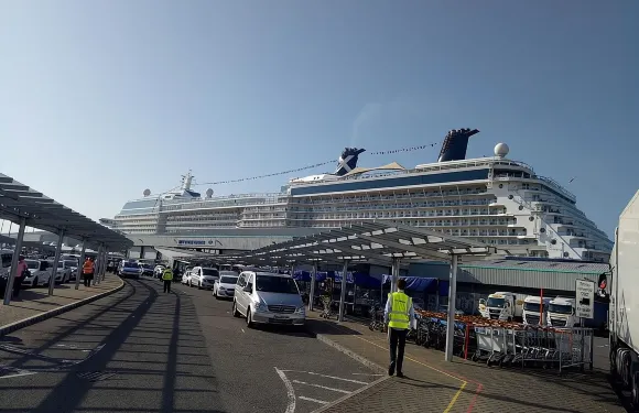 希思羅機場至南安普敦港口或飯店的私人機場接送服務