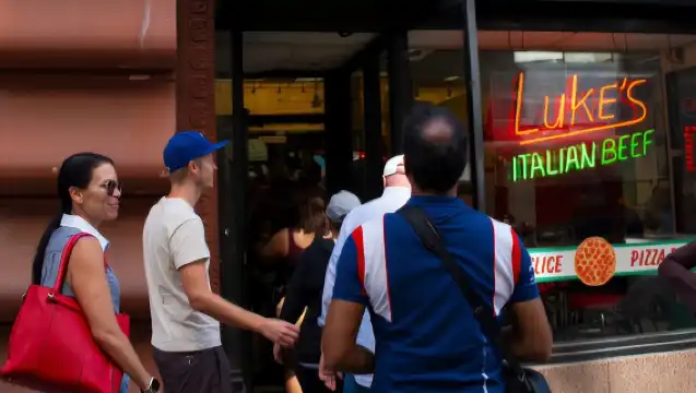 Bite into Chicago: Discover the City’s Most Iconic Food