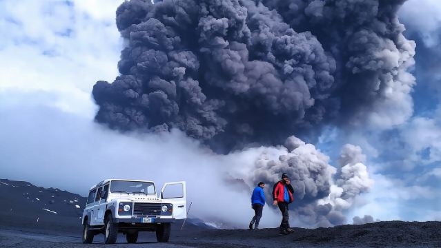 Etna excursion 3000 meters with 4x4 cable car and Trekking