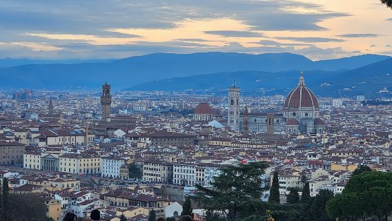 フィレンツェ:ミケランジェロ広場を巡るガイド付き自転車ツアー